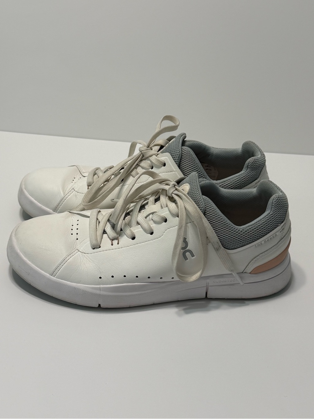 On Cloud The Roger Advantage 2 Women's Sneakers Size 9 White Grey - Picture 3 of 13